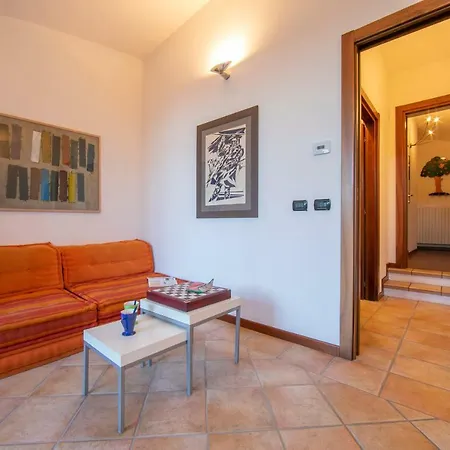 Appartamento Sleeps 6 Belgirate