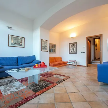 Appartamento Sleeps 6 Belgirate