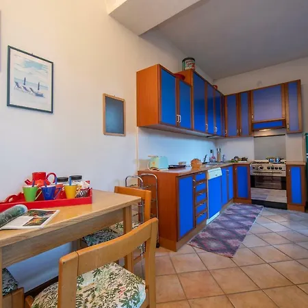 Sleeps 6 Appartamento Belgirate