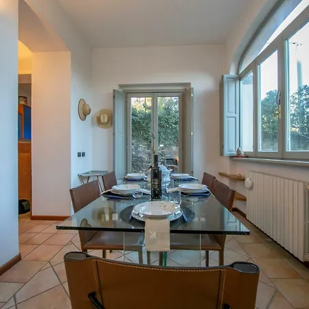 Sleeps 6 Appartamento Belgirate