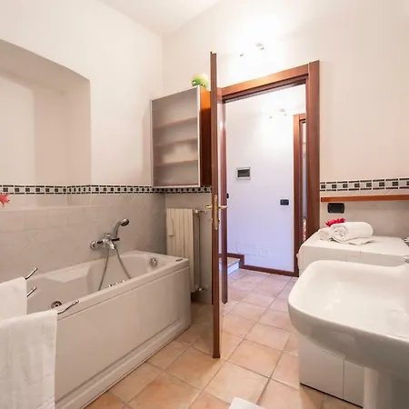 Appartamento Sleeps 6 Belgirate